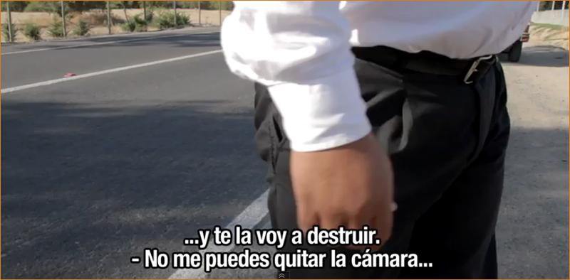 nacioncl's tweet photo. [LO + VISTO] El ataque de un guardia de la empresa #MaxAgro a un documentalista http://t.co/Kvy0GR9ohO http://t.co/xzyU0uwb8o