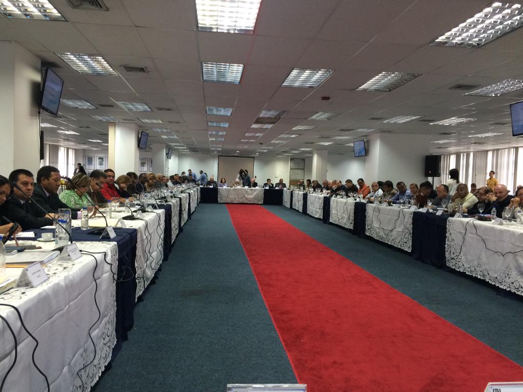 JEHYSONGUZMAN's tweet photo. Unánime: 65 Rectores de Universidades Públicas y Privadas  rechazan las accciones injerencistas del gobierno de EEUU http://t.co/ZzaNuwT9k5