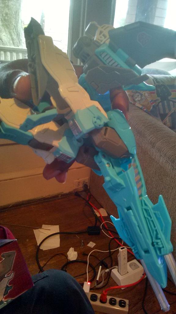 TAKTonline's tweet image. In transforming #Brainstorm into #AltMode I said, out loud, "Bless you, @Hasbro - his foot folds in." #NoInstructions