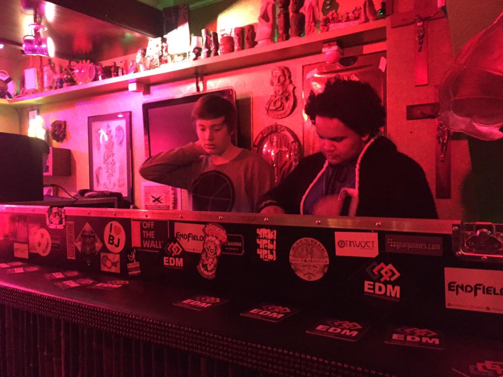 BPM040's tweet image. 2 jonge talenten van @BPM040 stromen door en staan op label night @dj2dj in Dr.Ink tijdens #EDM040