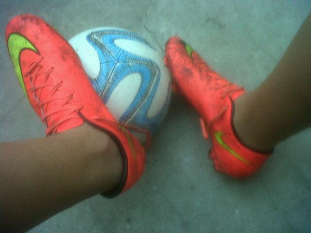 martinla4_range's tweet photo. Que lindo es este vicio! :3 #BotinesNike #Sucios http://t.co/b2qyHG941f