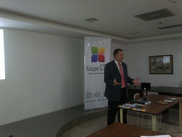 GabrielaY_CTO's tweet photo. Excelente charla de nuestro compañero @Martin_CTO  a los Internos Rotativos de la UNACH Medicina! http://t.co/CYbXRCvDbf