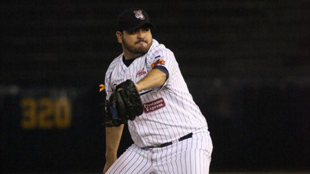 SultanesOficial's tweet photo. UN REGIO LIGAMAYORISTA REGRESA A CASA, el pitcher Edgar González se suma al campamento de los regios. RT http://t.co/4RbCrhDhxb
