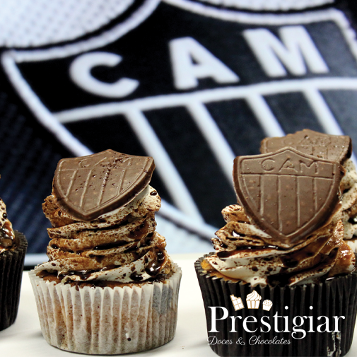 prestigiardoces's tweet image. Cupcakes para festa de aniversário de um pequeno atleticano #Prestigiar #Cupcakes #Chocolate #Galo #AtleticoMG