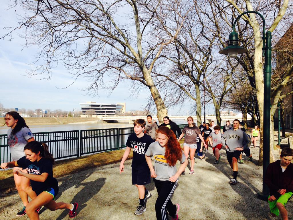GDRAbby's tweet photo. #endlesswinter #rowing #NotQuiteButClose #SpringFever #iloverowing #livetoerg http://t.co/lcEKRgmYWw