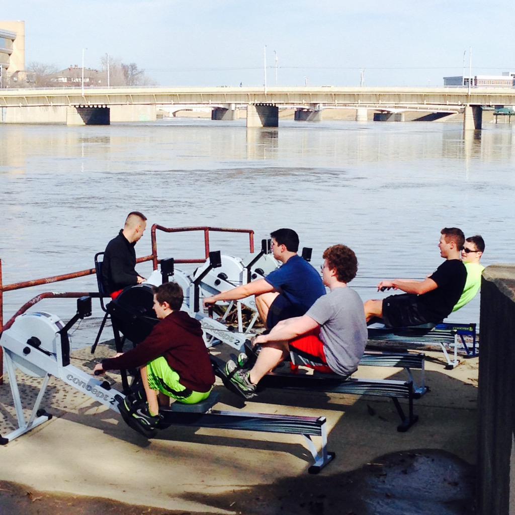 GDRAbby's tweet photo. #endlesswinter #rowing #NotQuiteButClose #SpringFever #iloverowing #livetoerg http://t.co/lcEKRgmYWw