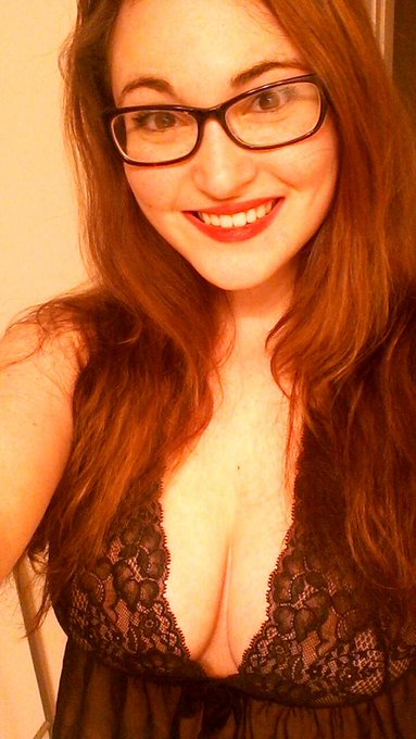 Can't decide what picture I looked best.. http://t.co/jHRNgjYJN5 but online now!! :) http://t.co/051<a href="/tag/retweet"class="tags"><span>#retweet</span></a>