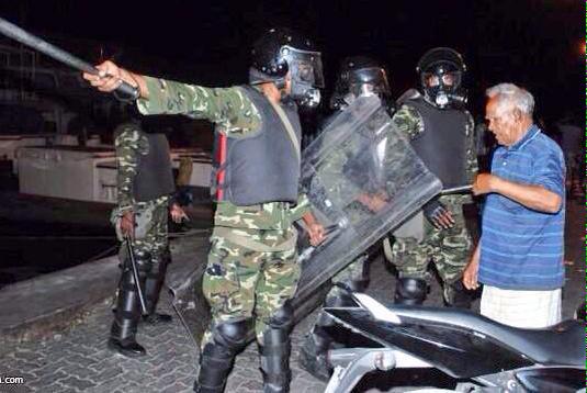 ablho's tweet photo. #PoliceBrutality is an everyday reality in dictatorship of #Maldives . #ITB15 #ITBBerlin2015 #ITBBerlin #FreeAnni http://t.co/ZOnZ3MWUeX