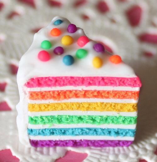 FoodPornAww's tweet photo. Rainbow Frosted Layer Cake http://t.co/ucKYdJs26s