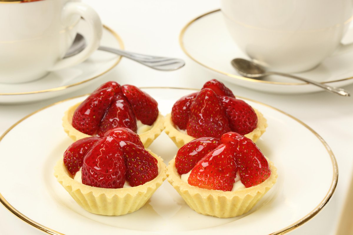 Baylies Tart Shells #CreamFraiche #GlazedStrawberries #BayliesSweetShells #Entertain #weekend