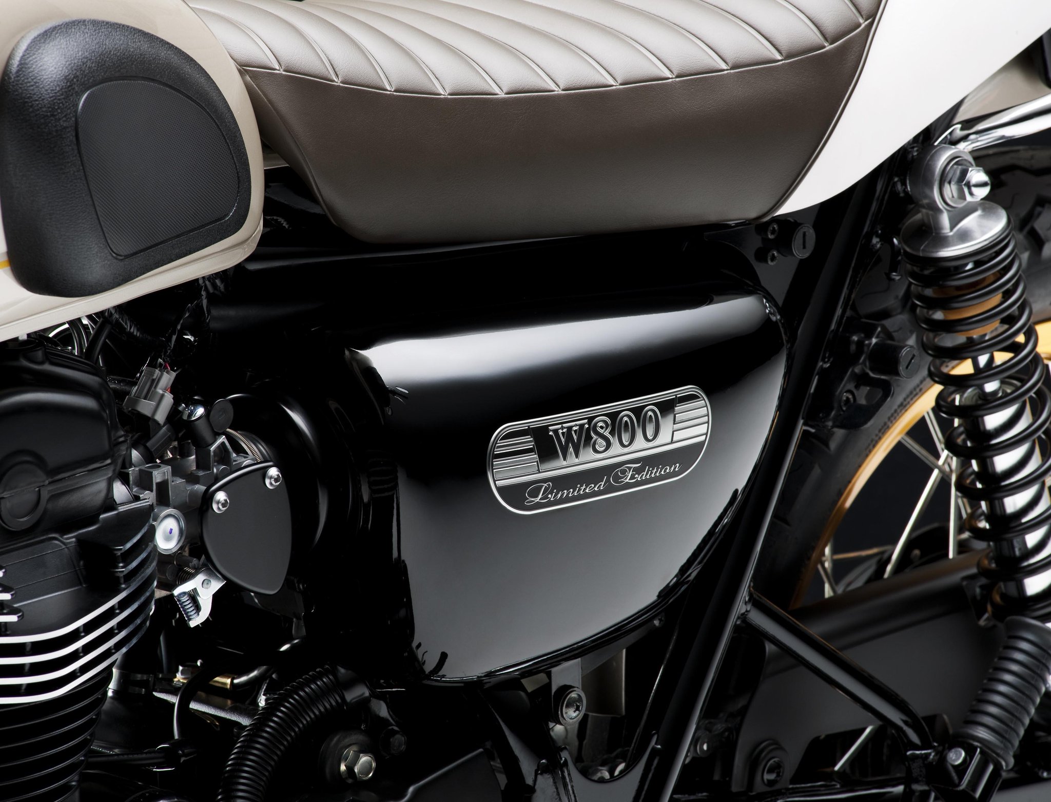 Kawasaki純正 W800 ブラックシート ストライプデザイン KandH