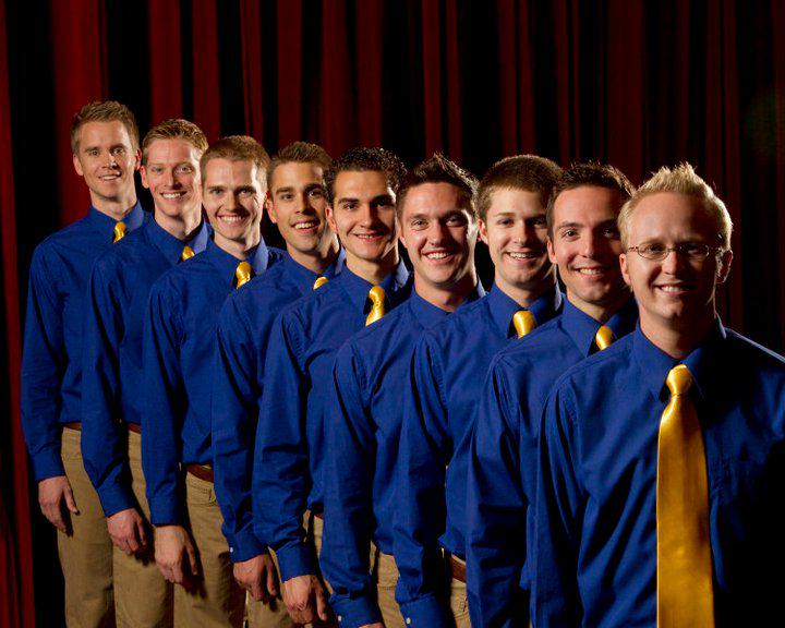 TCumorah's tweet photo. Lovely line shot, seemingly arranged by height, but I'm amused that the hair colors are grouped too... #TrueGroup http://t.co/Bmpl6mKo7Q