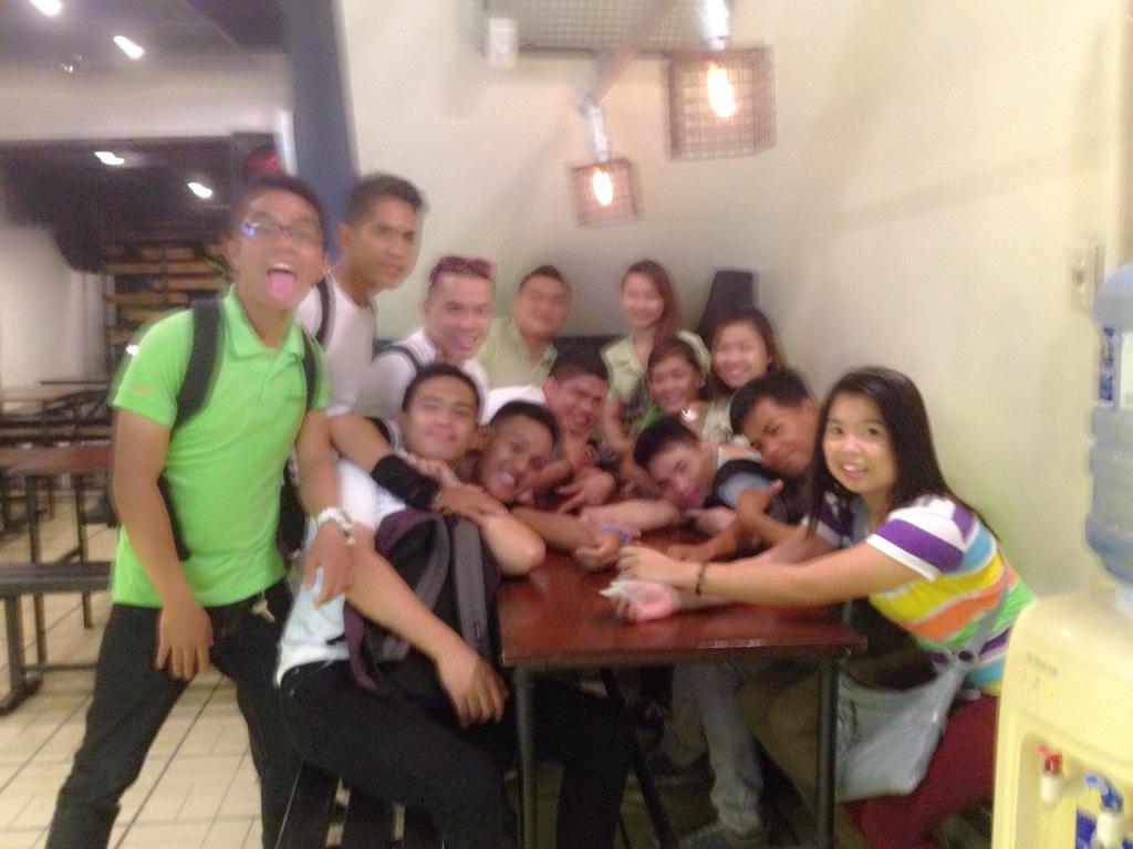 jeramielucero's tweet photo. MSLI family😄👍 http://t.co/O2V7ZltXdy