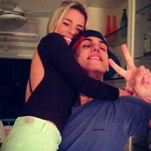 vemcnois's tweet photo. Ae galera, quem puder ajudar aê com os fav, e com rt, vou ser mó grato. http://t.co/R9QgOzLS6P