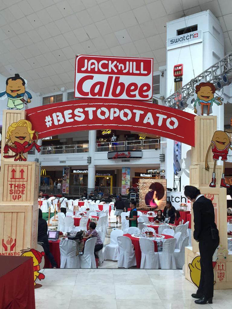 ChinkyRivas's tweet photo. Something big is happening today at Glorietta. #PotatoInTheCity #jacknjillcalbee #bestopotato http://t.co/tS6ntJTABu