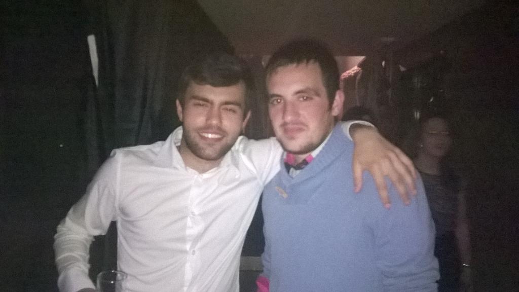 abel_acero's tweet photo. Con el negro que lo da todo!!! @EmilioVG1 http://t.co/5cKXSVNOUn