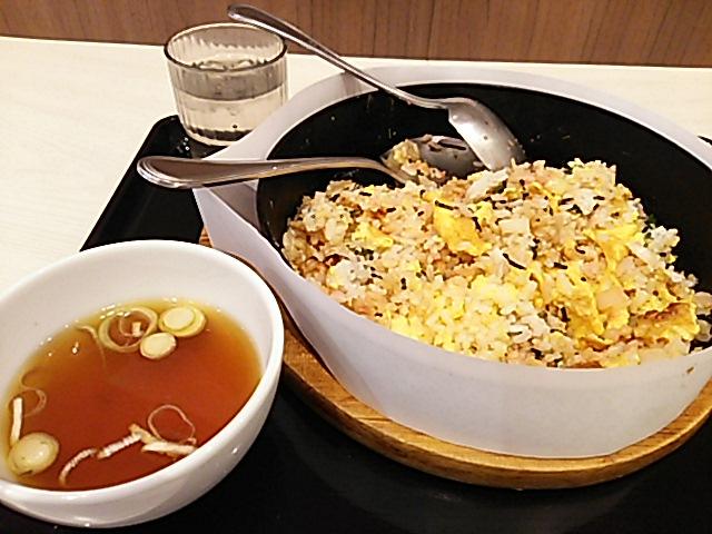 「お昼に明太バター炒飯((*'゜艸゜`*))期間限定なんでめっさ食べたかったので嬉」|ふじい葛西🍅嵩崎ナツハのイラスト