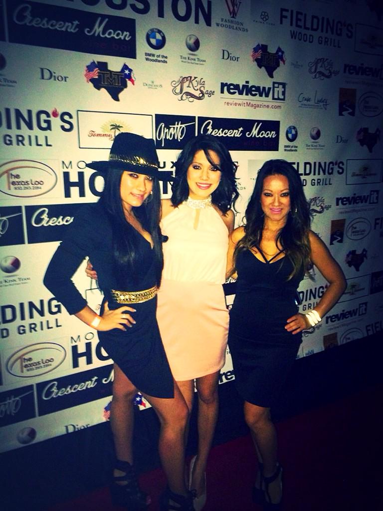 Ashley_Stenger's tweet photo. #FashionWoodlands with my Mom and Sister ❤️ #FashionPashion http://t.co/XzRzJBcLv1
