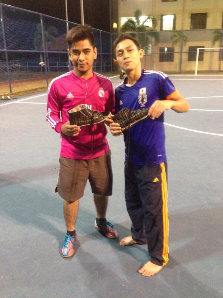 AEqmal's tweet photo. pemenang kasut emas kakaka http://t.co/hj5xhD9Cct