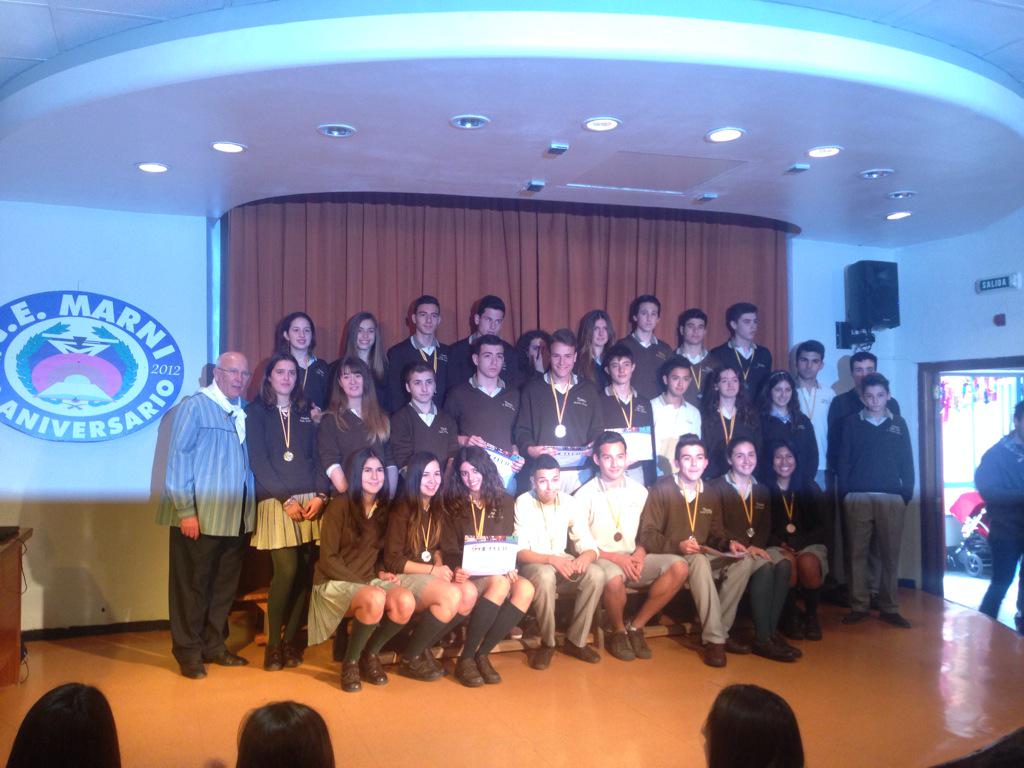 magavict03's tweet photo. "@C_E_Marni: #fallasmarni2015 #entregadepremios seguimos con la ESO grandes premios http://t.co/WeMlYQHR3A".m da mucha alegría ver a mi hijo