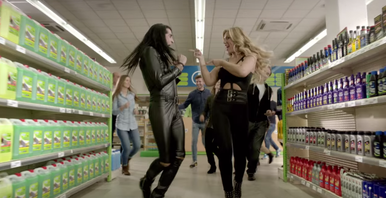 Y cuando pensaba que el anuncio de Aurgi con Rebeca no podía superarse… Llega Mario Vaquerizo bit.ly/1BBpUwn