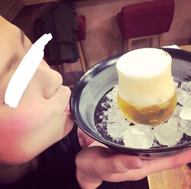 ryu_sapo's tweet photo. 難波で飲み！
キンキンに冷えたビール！
僕は飲めないんで彼女のですw http://t.co/cpzNtbJvPE