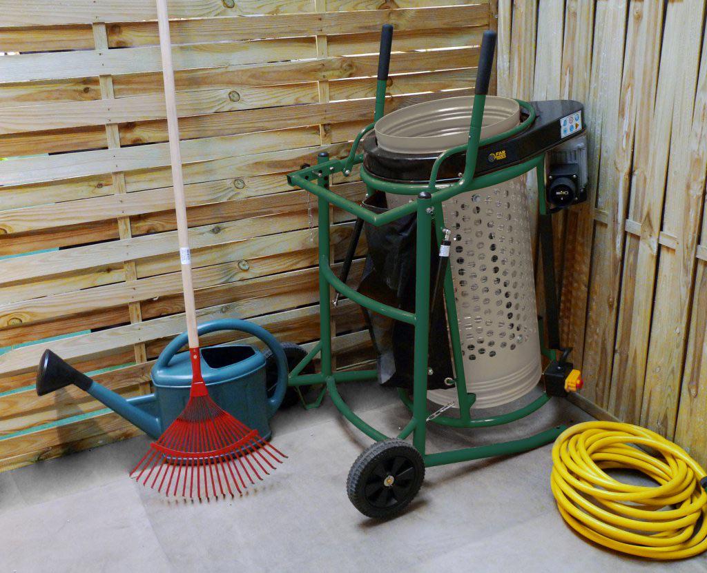 ZoneOutillage's tweet image. #FarTools lance un tamis électrique RS 375 pour le compostage des matières organiques bit.ly/18GeflB