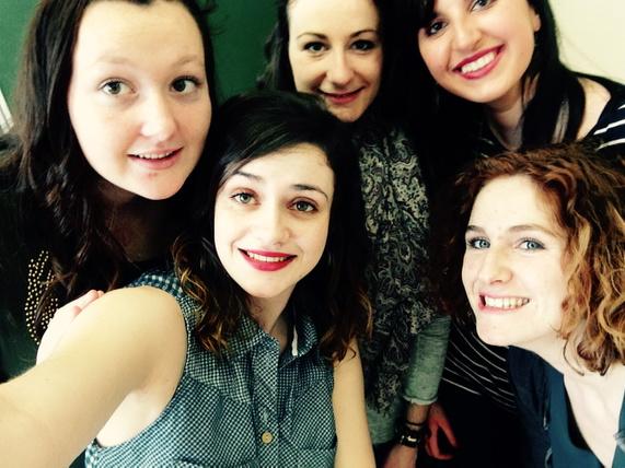 Fanny__Garnier's tweet photo. Quand on présente la licence !#L2com#univavignon http://t.co/7b3oKbB6yP