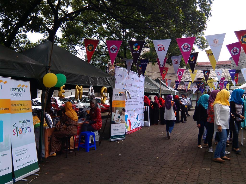 Live dgn <a href="/ElganggaFM/">Elgangga 100.3 FM</a> Ibu Putri Wisni Wardhani KC Depok dlm acara <a href="/GSENT_SEF/">GSENT 2016</a> <a href="/gunadarma/">Gunadarma University</a> <a href="/depoknews/">Depok News</a> @syariahmandiri