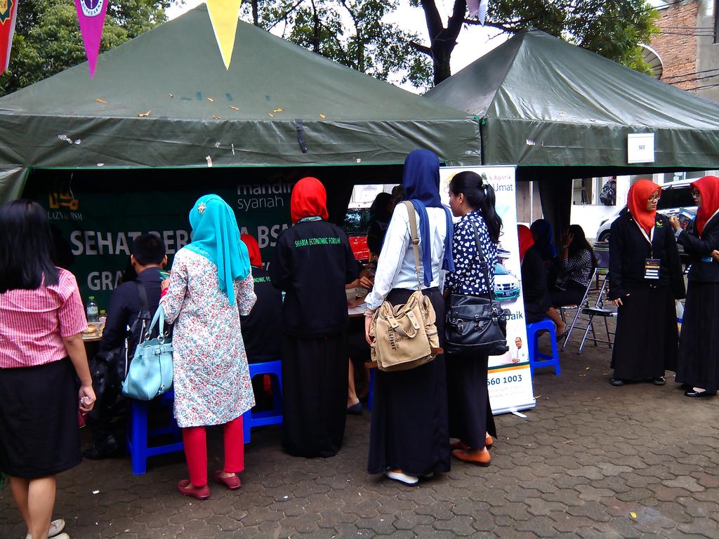 Live dgn <a href="/ElganggaFM/">Elgangga 100.3 FM</a> Ibu Putri W Wardhani KCDepok diacara <a href="/GSENT_SEF/">GSENT 2016</a> <a href="/gunadarma/">Gunadarma University</a> @Laznas_Bsm <a href="/DaerahDepok/">daerah depok</a> @DaktaRadio