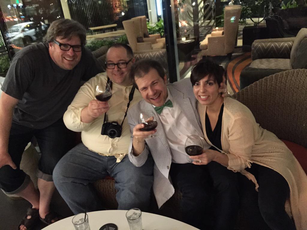 AknightRider12's tweet photo. "@bourbonblog: Cool people in Vegas #MenWhoBlogLV http://t.co/thuZ0Jadfv" #GoodAdviceIn4Words !