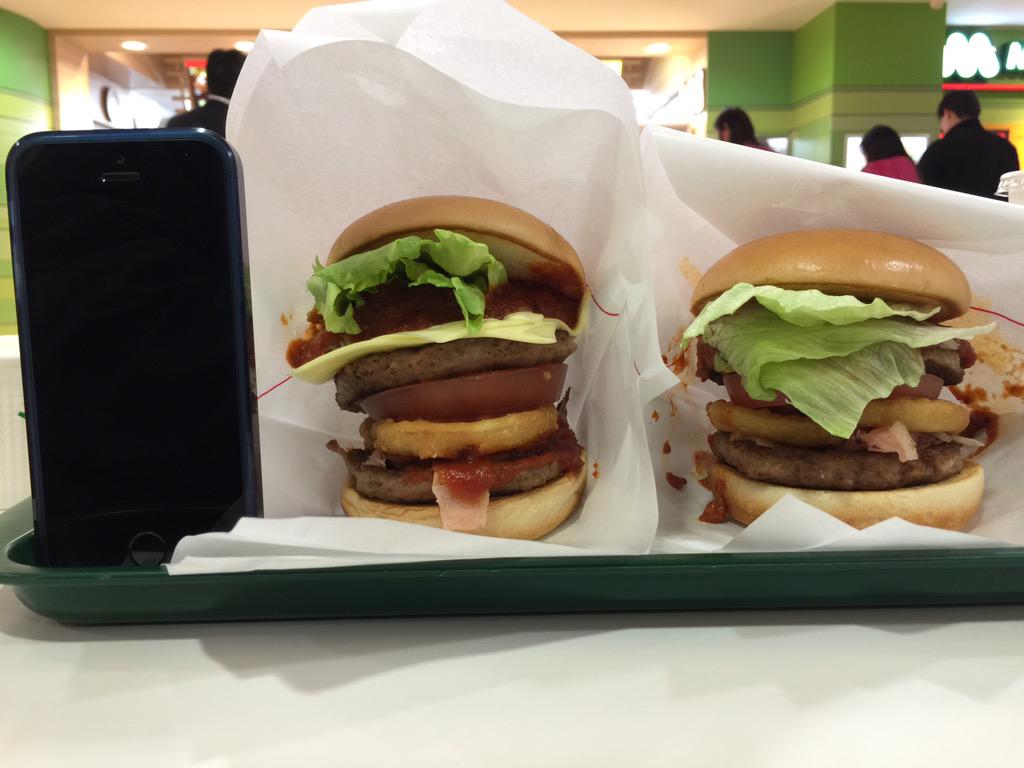 初音たねぽ 今日3 13オープンのモスバーガー東京タワー店限定メニュー 東京タワーバーガー 東京タワーチーズバーガーを無理やり立ててiphone5sとサイズ比較してみた 思ったよりも低いね Http T Co L3nnmipx7f 初音たねぽ 今日3 13オープンのモスバーガー東京タワー店限定メニュー 東京タワーバーガー 東京タワーチーズバーガーを無理やり立ててiphone5sとサイズ比較してみた 思ったよりも低いね Http T Co L3nnmipx7f