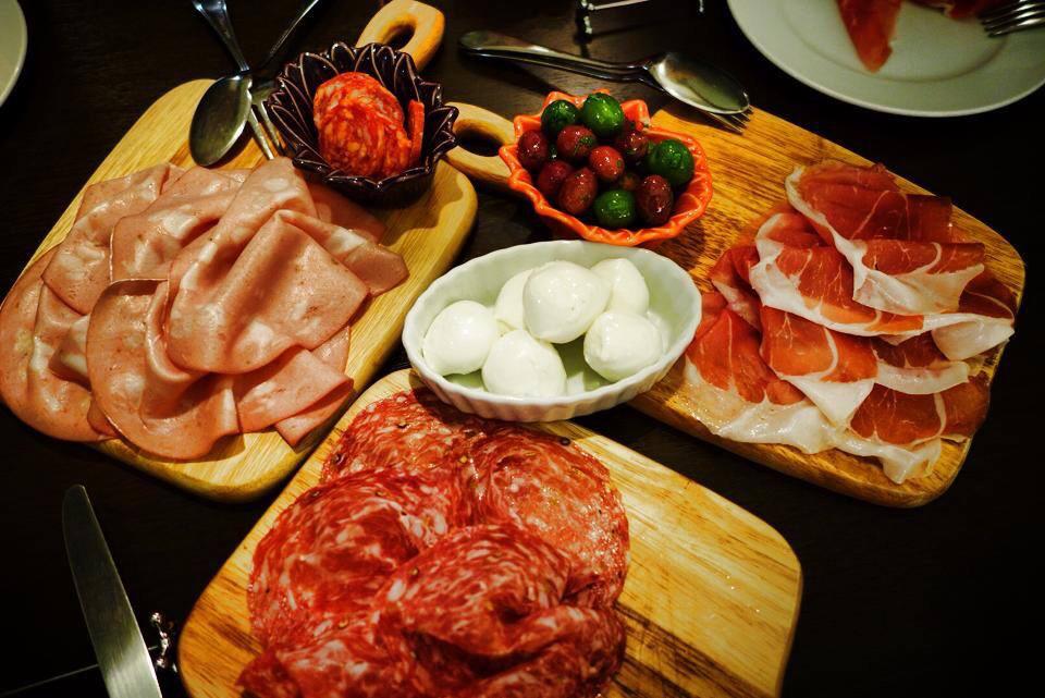 caseifico's tweet image. Buon aperitivo!! 😄