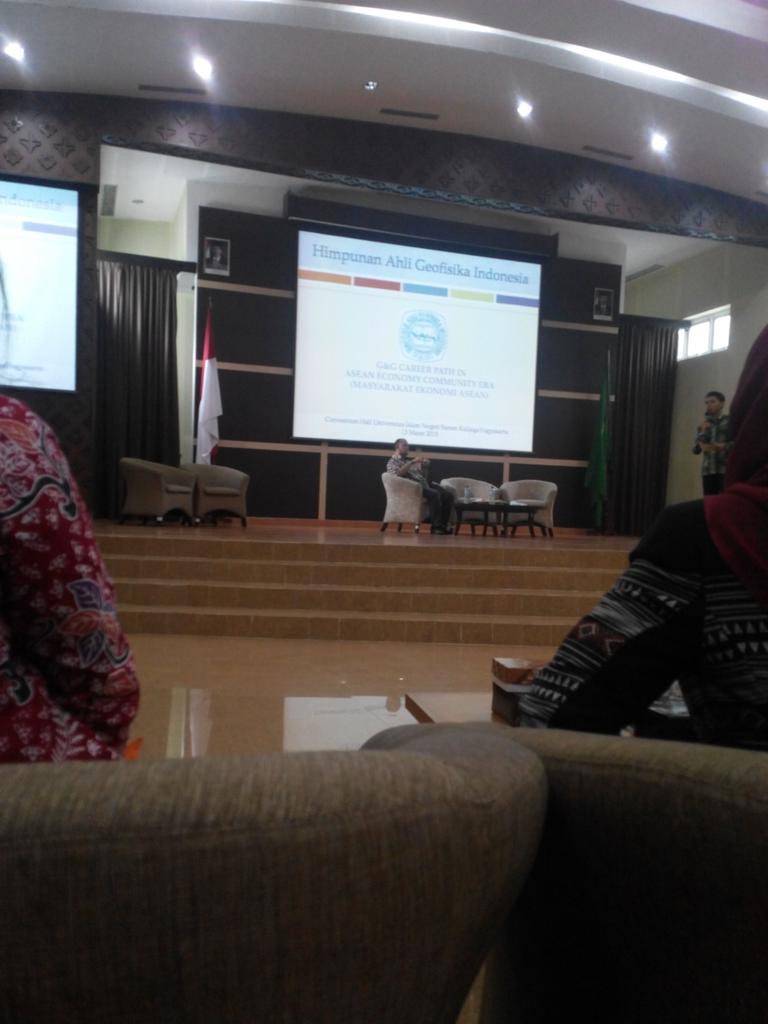 Sesi ketiga dimulai, dengan pembicara Bapak Kita semua, Presiden HAGI, Bapak Dicky Rahmadi.