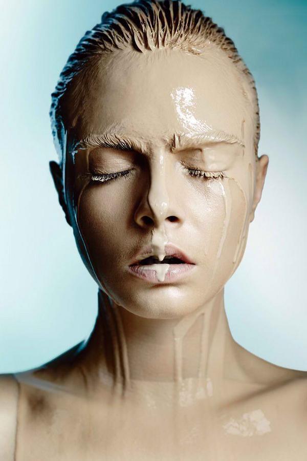 SpeakComedy's tweet photo. Girls at school when it starts raining http://t.co/hBQFEHL4DG