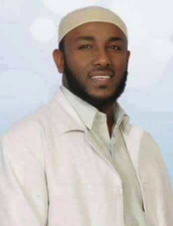 oej535's tweet photo. ጥሎብኝ ስወደው የገዛኝ ምግባሩ
ውቡ አህላቁ ነው መልካም ንግግሩ
ግርማ የሱነቱ ለኢስላም ማደሩ
የጥበብ ባለቤት ዳኢ ያሲን ኑሩ
ትመስገን እናቱ እሱን የወለደች
አሏህዬ አንተው ነጻ አውጣው http://t.co/gIEXATgORB