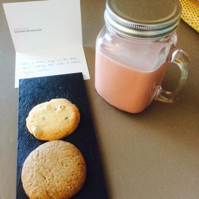 Crispas0108's tweet photo. It's not really about the cookies and the milk. It's about the message 😊 thanks @RoyalMeridienAD #ismrc15 http://t.co/cCh7m7BxV6