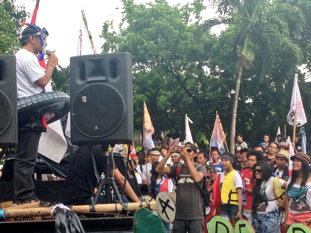 "Reklamasi belum terjadi Nusa Dua sudah banjir, jika terjadi Reklamasi..apa yg terjadi?". <a href="/gendovara/">Wayan GENDO Suardana</a>