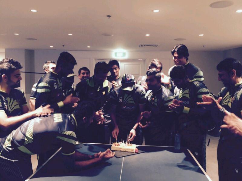Pakistani players celebrating Shahid Afridi\s birthday after Pakistan\s win today :)
Happy birthday 