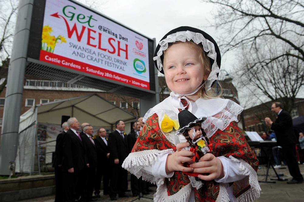 SwanseaOnline10's tweet photo. Did you head out to the #GetWelsh event yesterday? We did! And we took a few pictures too http://t.co/0lTgjAIYOu http://t.co/i97Lx3GqR2