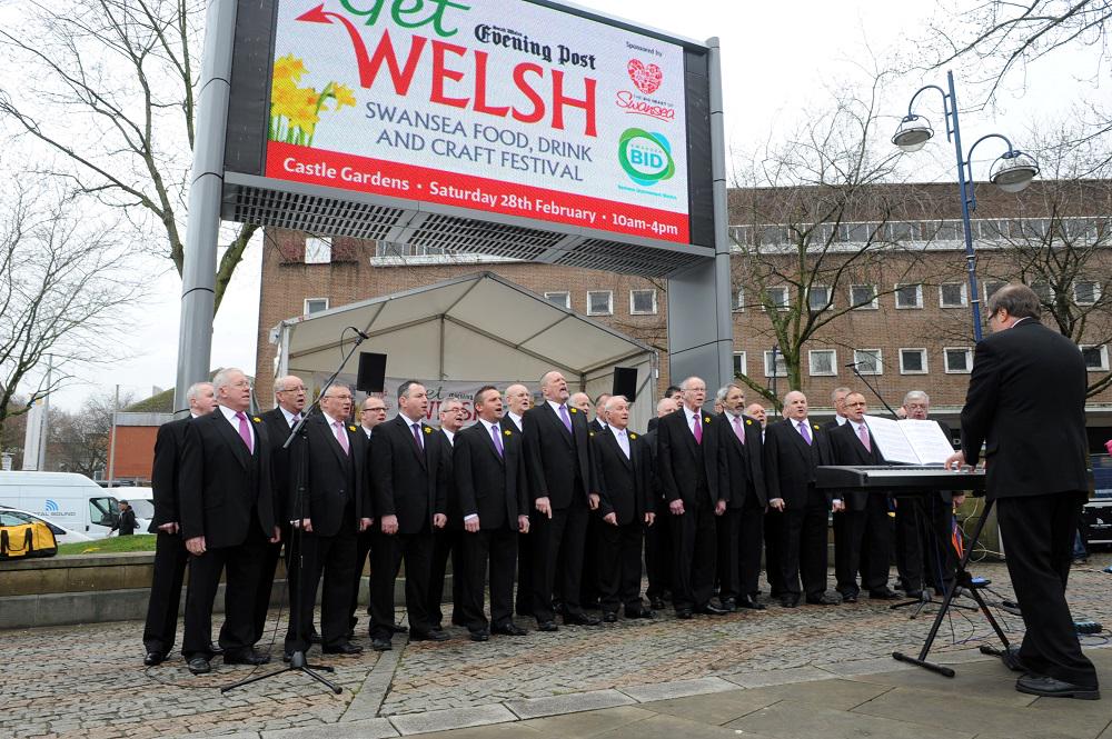 SwanseaOnline10's tweet photo. Did you head out to the #GetWelsh event yesterday? We did! And we took a few pictures too http://t.co/0lTgjAIYOu http://t.co/i97Lx3GqR2