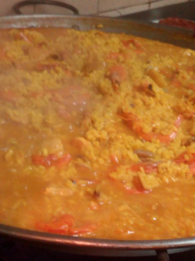 AnaMoroV's tweet photo. Fabada de escándalo y paellita de lujo... #Silfer #Leganés #DeCañitas #DeSidras #Gastro http://t.co/P5hcBhNUdj