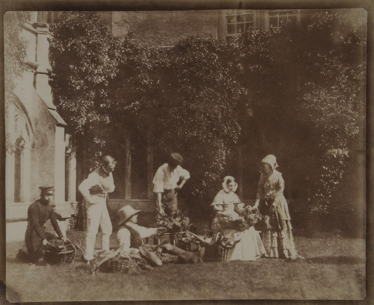 5 mrt worden bij Bloomsbury 200 #Fotos geveild, uit de begindagen van de fotografie. De eerste dateert van 1844.