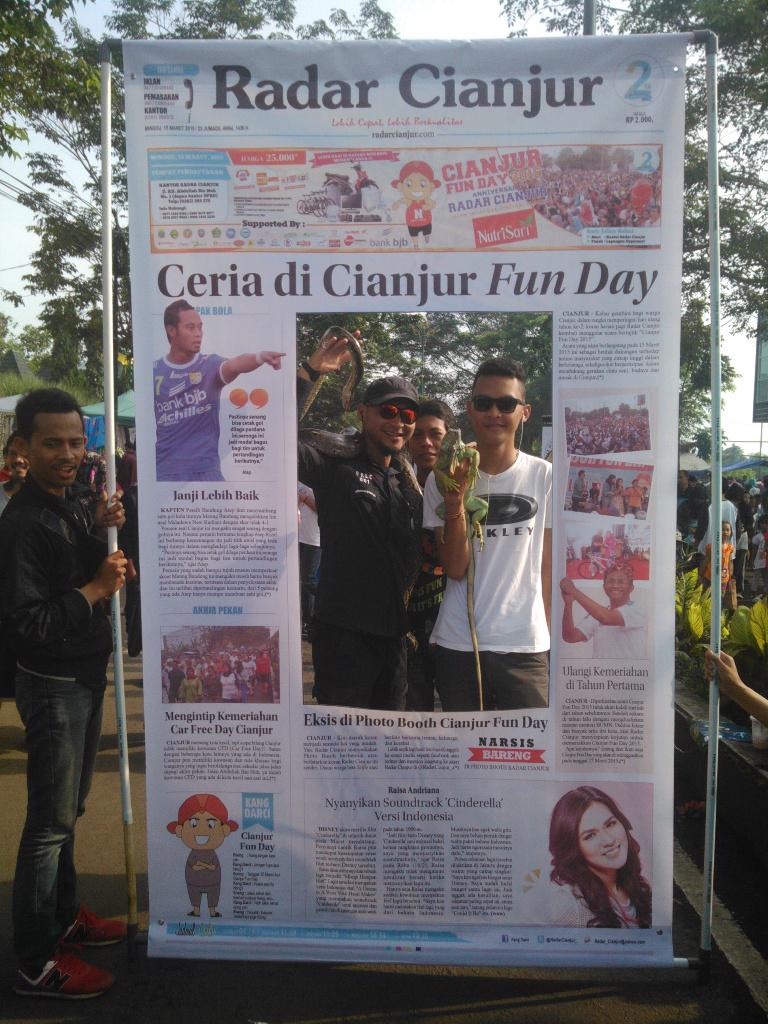 RadarCianjur_'s tweet photo. Photo Booth #RadarCianjur di CFD tadi pagi nih. minggu depan masih ada kok, :D http://t.co/H7ikbgUu0u