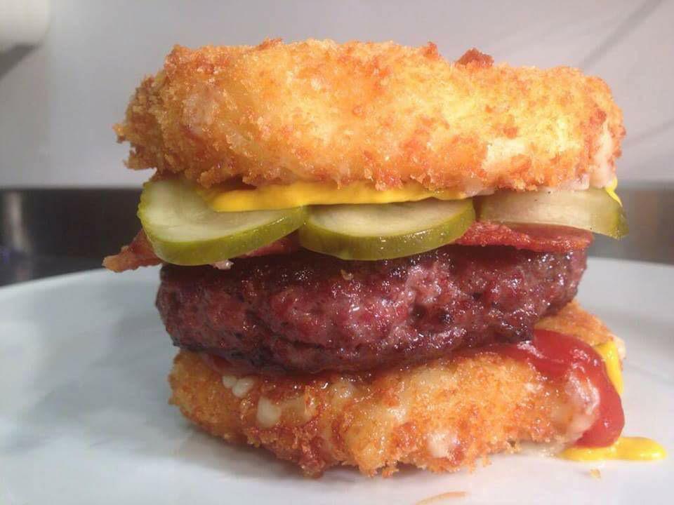 iamgemmayeah's tweet photo. “@SolitaNQ: Mac Daddy is coming back. Yes,that's a mac n cheese bun. http://t.co/pLTFIJydVh” 🙌 @iamblondeGeorge