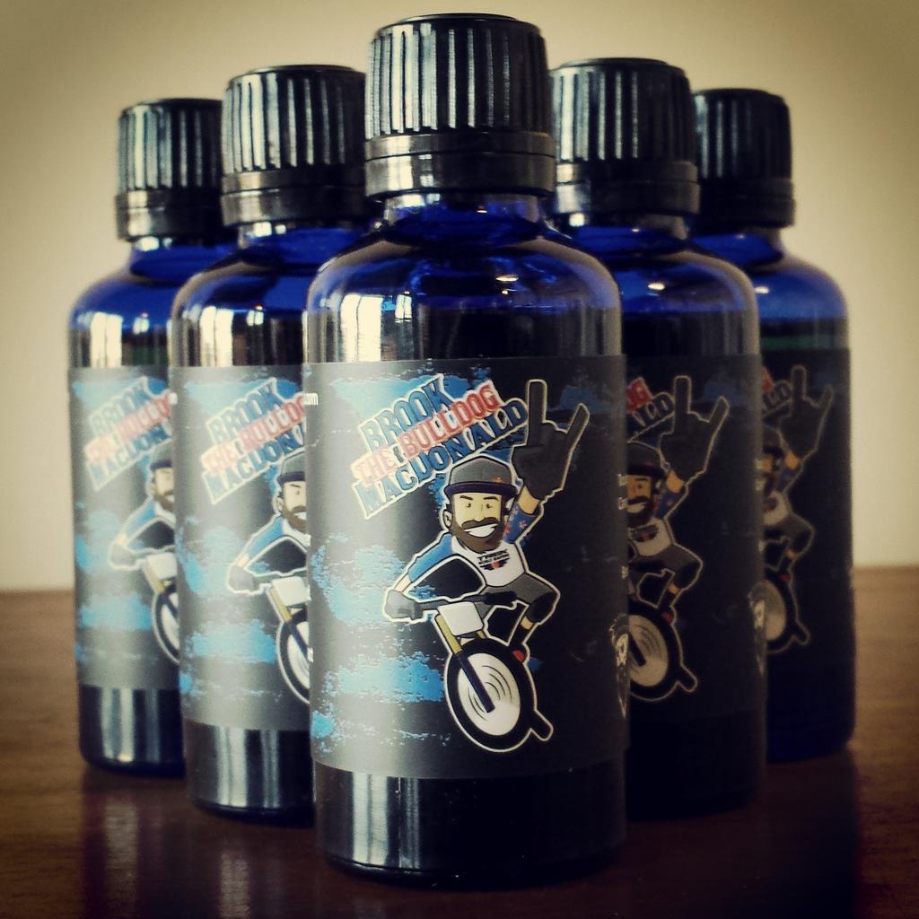 BrawBeardOil's tweet photo. A wee Sunday mixing session. Making @Brook_Macdonald signature #beardoil 
#brawbeardoil http://t.co/XCLW8eHRQq http://t.co/q6pA8BkEdc