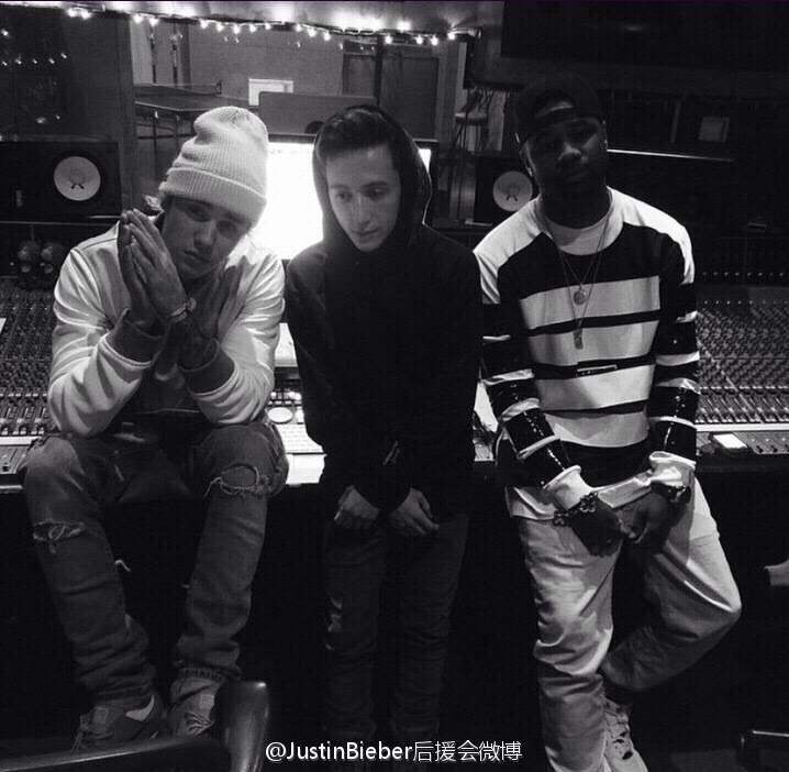 Happy bday to biebs,Kesha and Ron weasley    