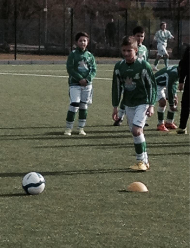 GaudyPatrick's tweet photo. Papa est spectateur aujourd'hui. Fier de son petit Tom #rjwavre #match http://t.co/VKfo2xwQlx