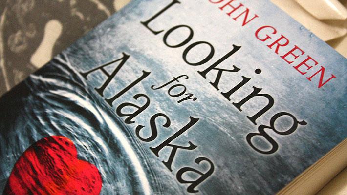 В поисках аляски плакат. Иллюстрации к книге © джон грин в поисках аляски. В поисках аляски джон грин книга. Looking for alaska книга. Looking for alaska book price.