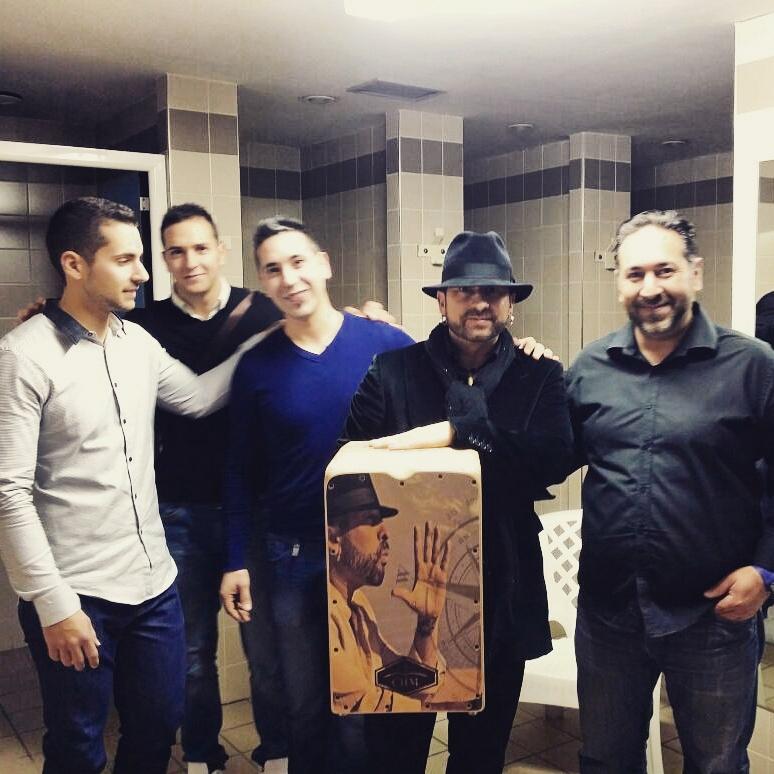 adrianmartinec's tweet photo. Increíble! Viva el barrio! http://t.co/t6Pptm3AX0